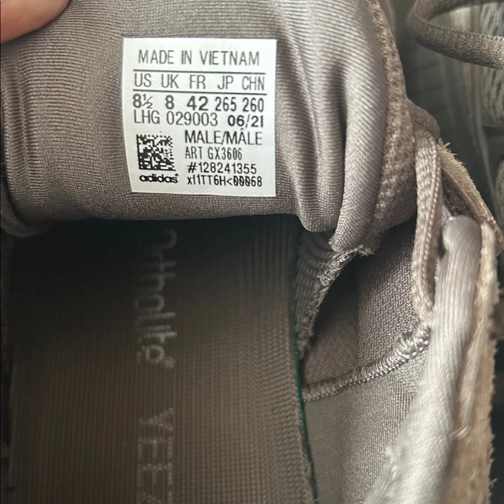 Adidas Yeezy 500 Clay Brown Authentic Sneakers Men’s size 8.5 Good Condition